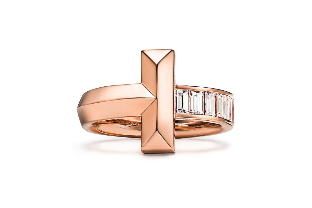 Top 8 Tips To Choose A Baguette Diamond Engagement Ring (2024)